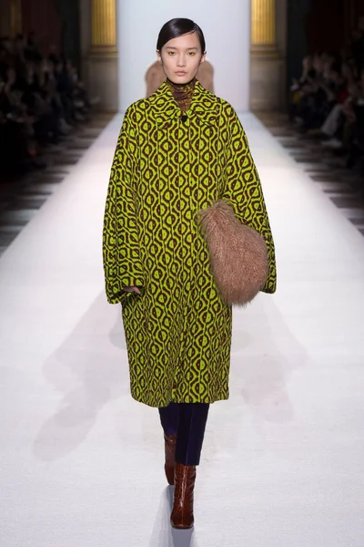 Look 17